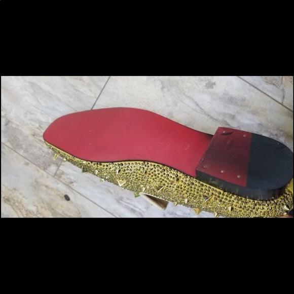 Gold spike Lv shoes - Picture 3 of 3